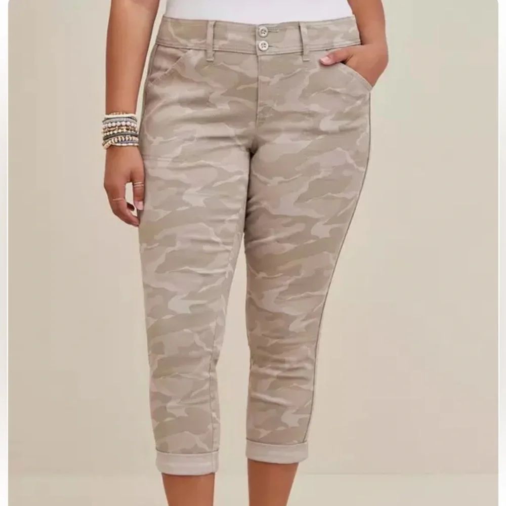 Torrid Sz 24 Women's Light Neutral Camouflage Cropped Pants - Picture 1 of 16